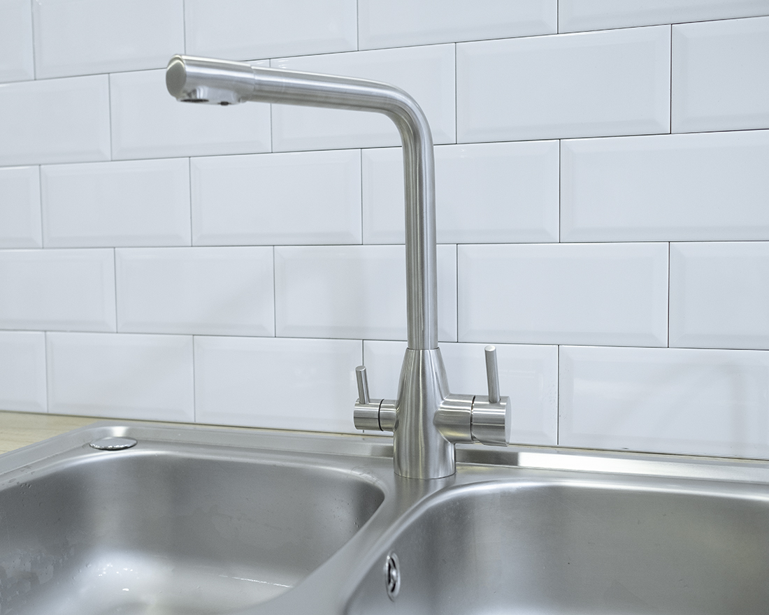 oslo three way tap on kitchen counter