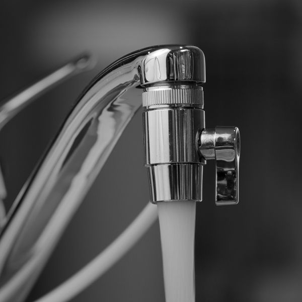 Toggle between filtered - tap water with the diverter