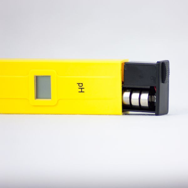 PH meter's batteries